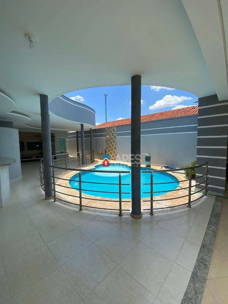 Casa, 3 quartos, 241 m² - Foto 1