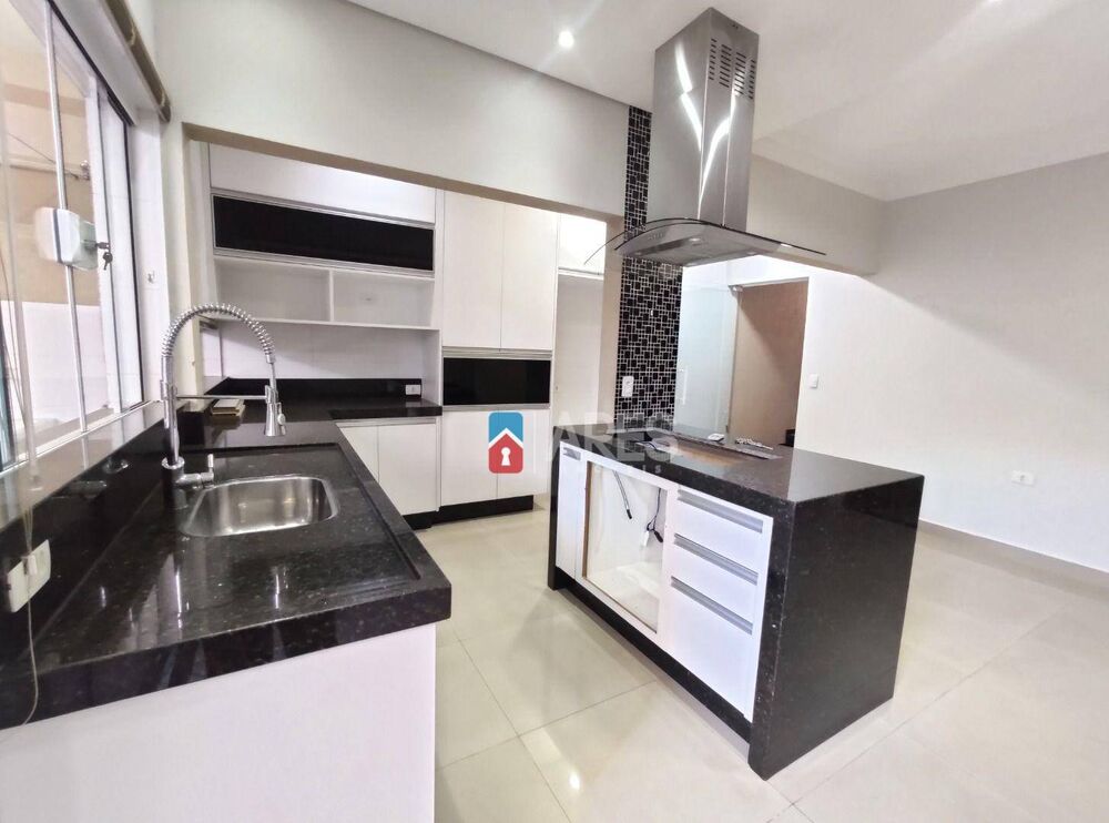 Casa à venda com 3 quartos, 218m² - Foto 2