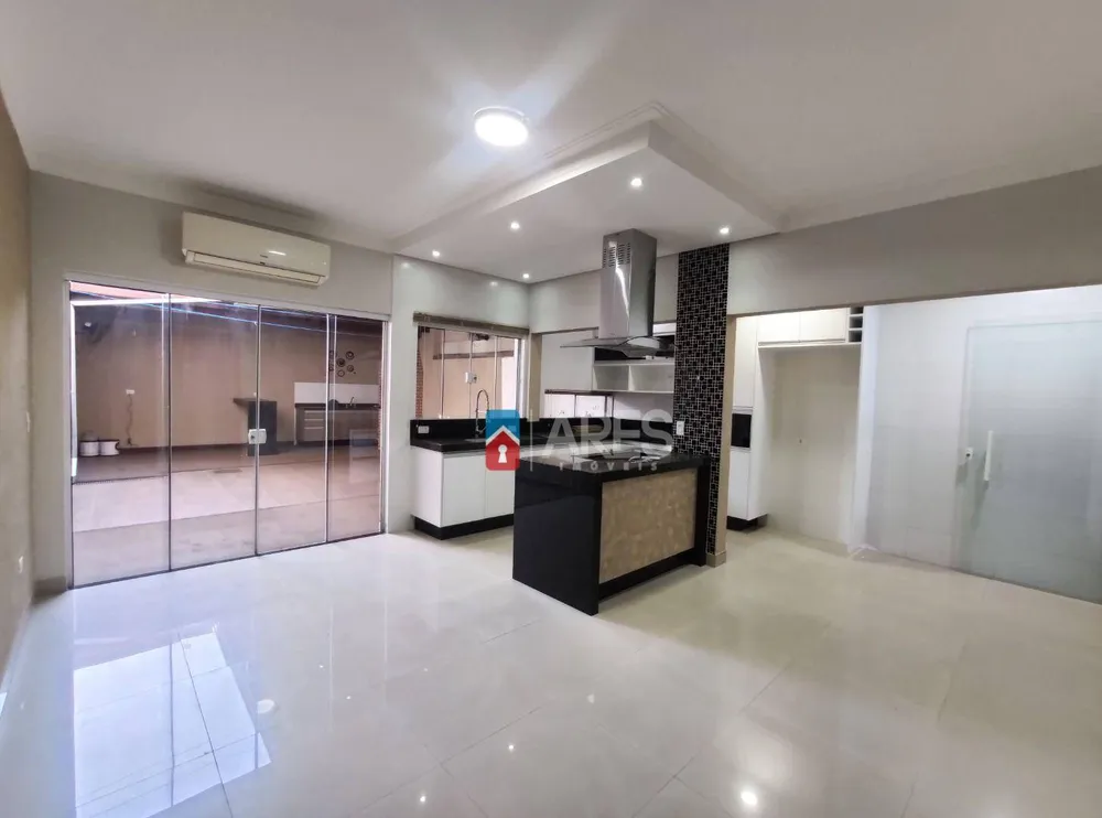 Casa, 3 quartos, 218 m² - Foto 1