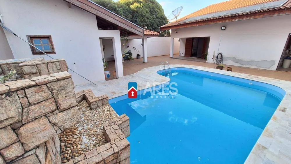Casa, 3 quartos, 249 m² - Foto 1