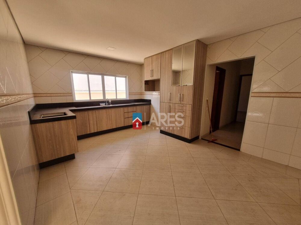 Casa, 3 quartos, 132 m² - Foto 2
