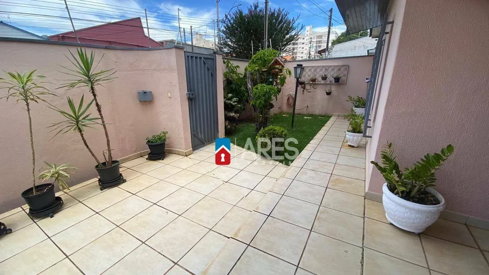 Casa, 3 quartos, 211 m² - Foto 2