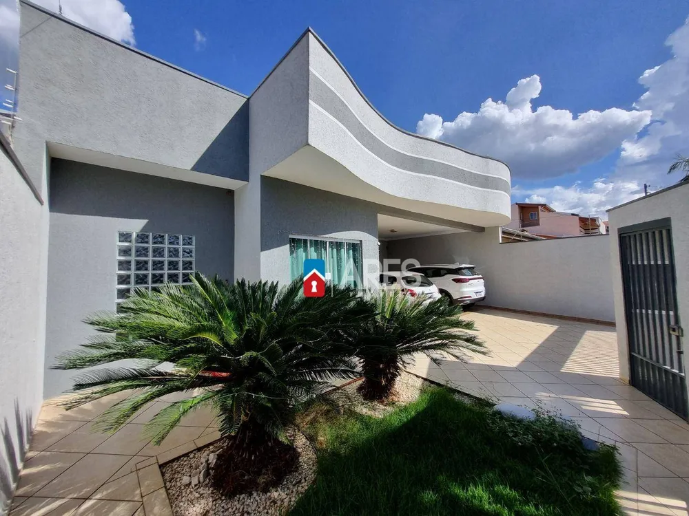 Casa, 3 quartos, 220 m² - Foto 1