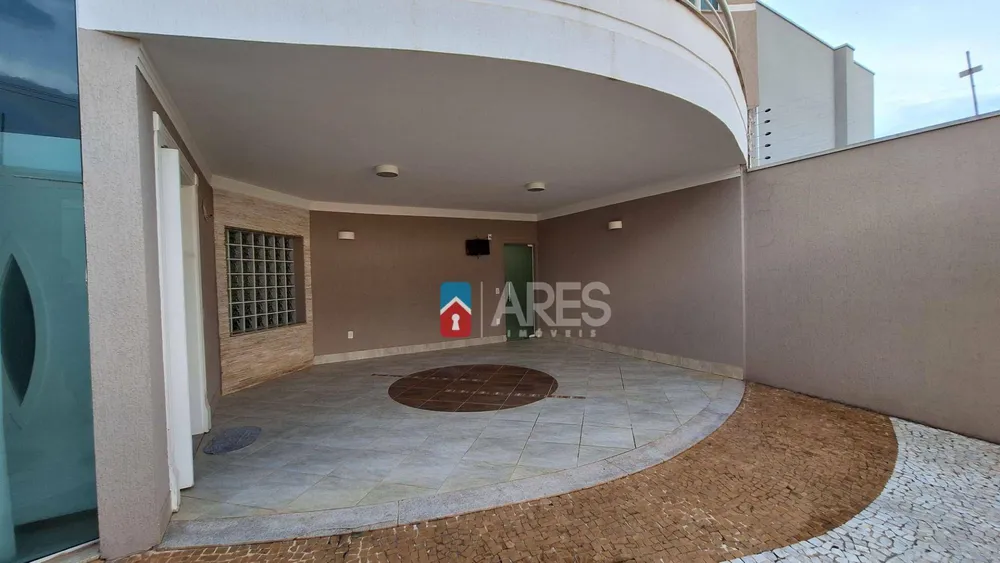 Casa, 3 quartos, 270 m² - Foto 1