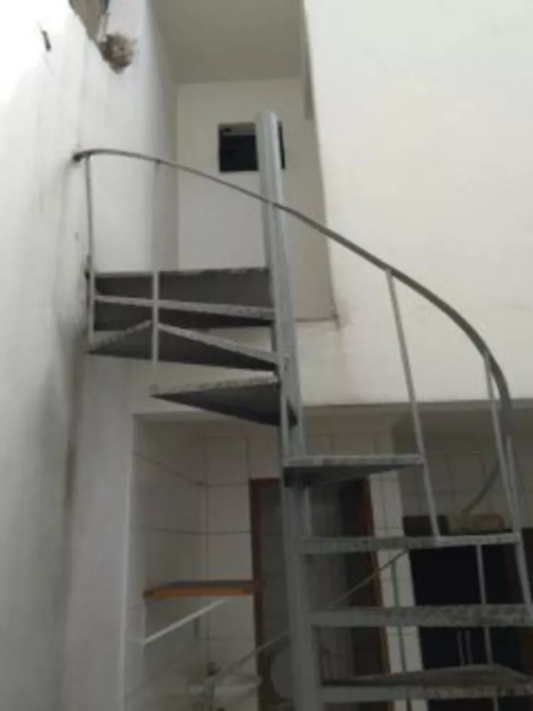 Sobrado à venda com 4 quartos, 220m² - Foto 1