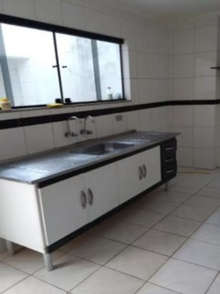 Sobrado à venda com 4 quartos, 220m² - Foto 4