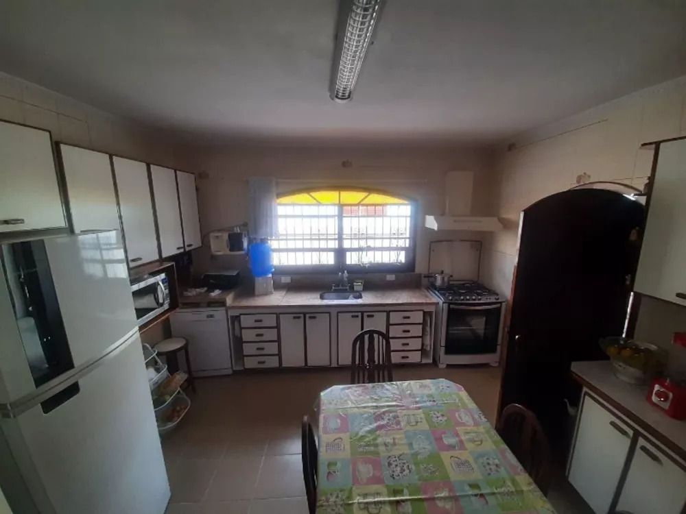 Casa à venda com 3 quartos, 600m² - Foto 4