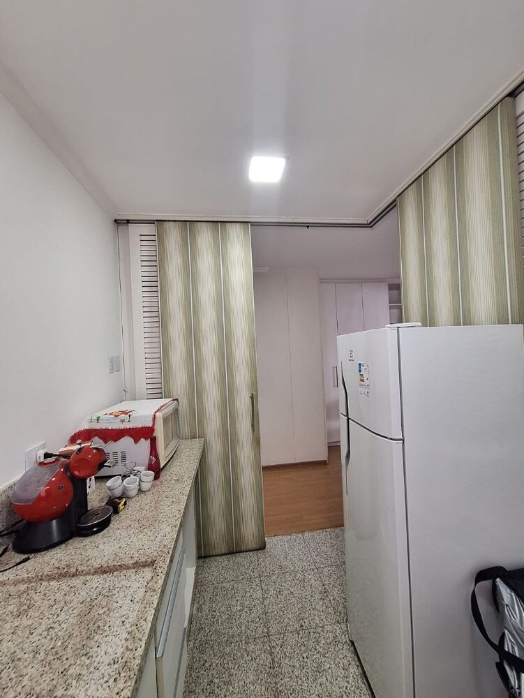 Casa à venda com 6 quartos, 250m² - Foto 2