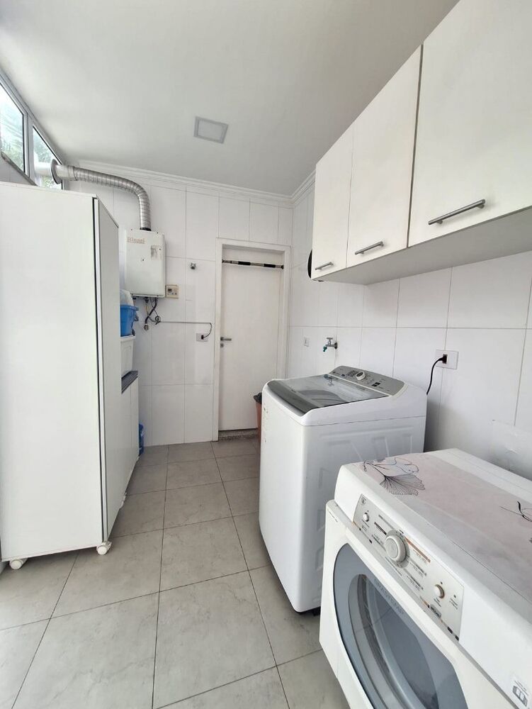 Casa à venda com 6 quartos, 250m² - Foto 1