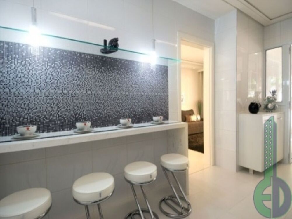 Apartamento à venda com 3 quartos, 106m² - Foto 2
