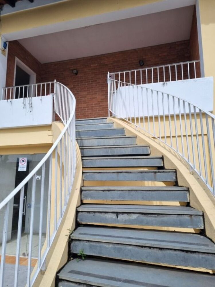 Casa à venda e aluguel com 4 quartos, 580m² - Foto 1