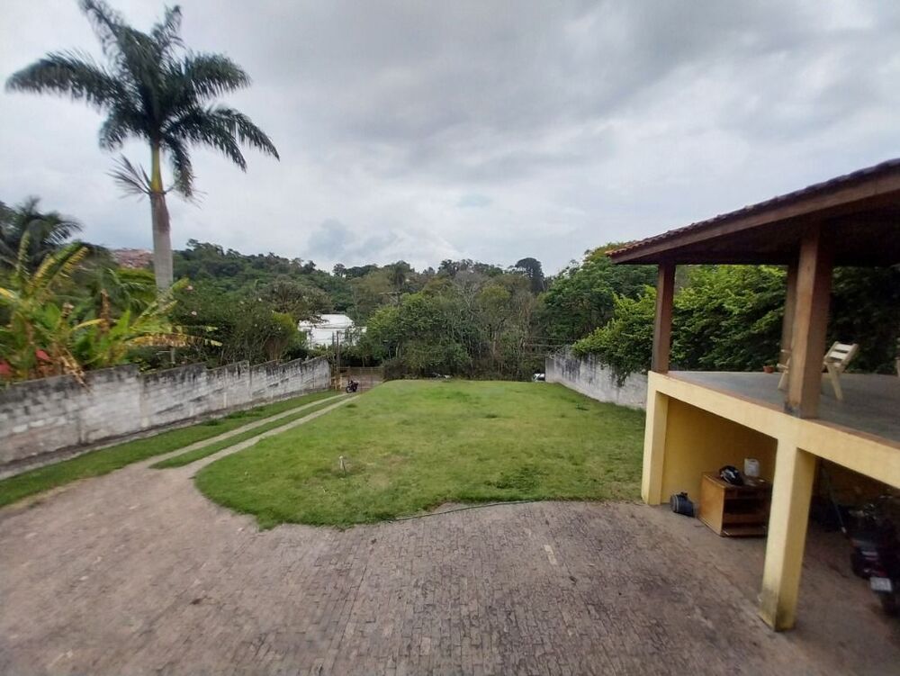 Casa de Condomínio para alugar com 3 quartos, 272m² - Foto 2