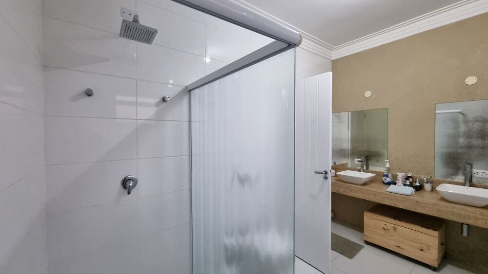Casa de Condomínio à venda com 3 quartos, 330m² - Foto 6