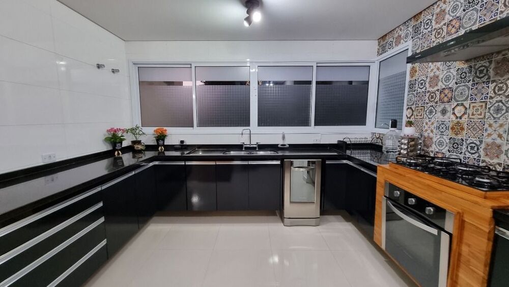 Casa de Condomínio à venda com 3 quartos, 330m² - Foto 3