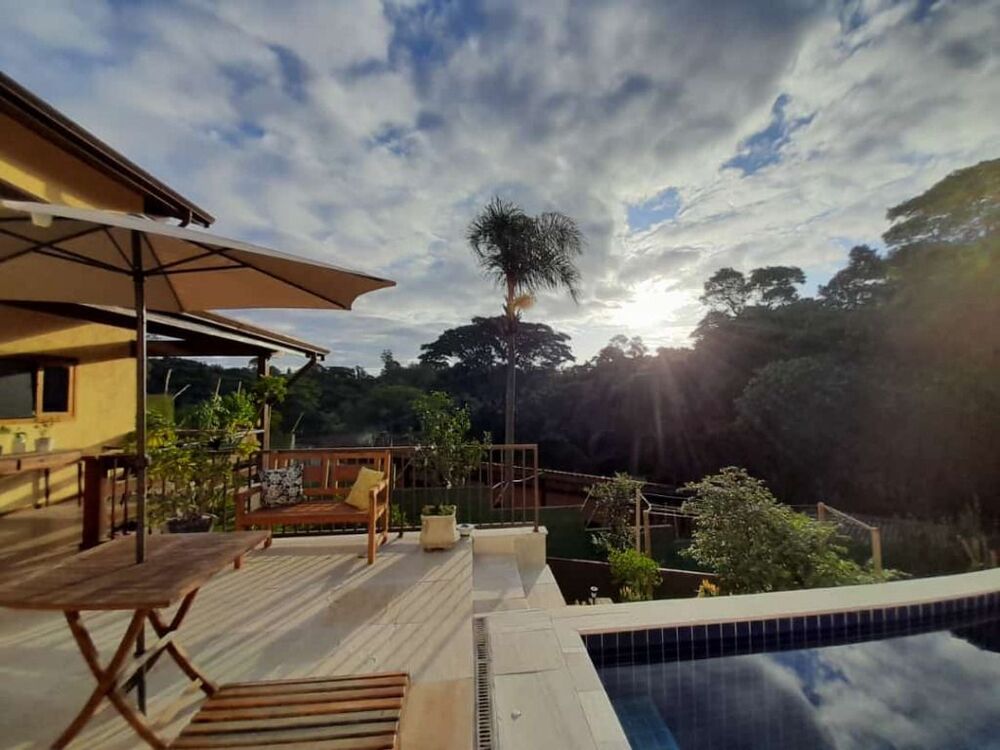 Casa de Condomínio à venda com 3 quartos, 219m² - Foto 1