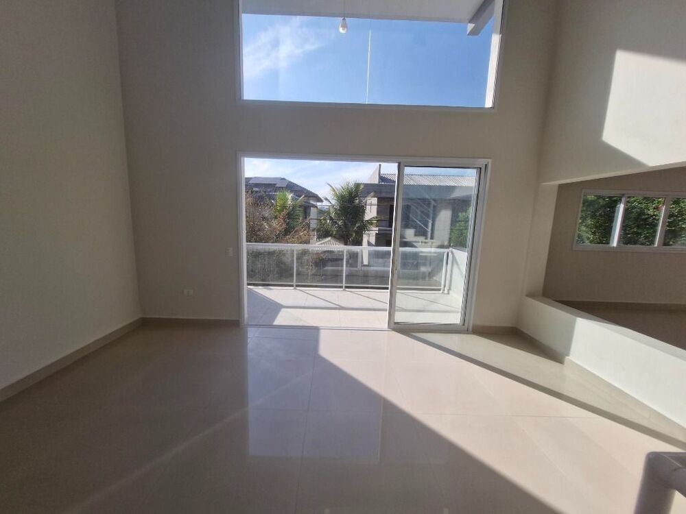 Casa de Condomínio à venda e aluguel com 3 quartos, 300m² - Foto 2