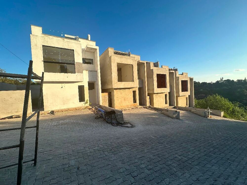 Casa de Condomínio à venda com 3 quartos, 180m² - Foto 1
