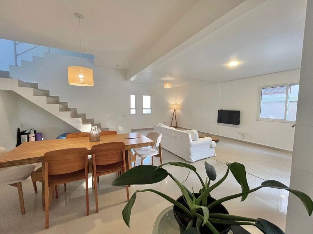 Casa de Condomínio à venda com 3 quartos, 220m² - Foto 1