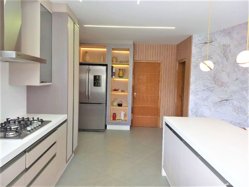 Casa de Condomínio à venda com 4 quartos, 326m² - Foto 2