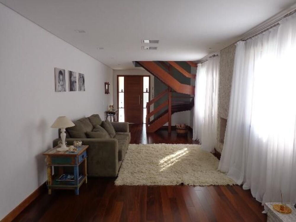 Casa de Condomínio à venda com 4 quartos, 350m² - Foto 1