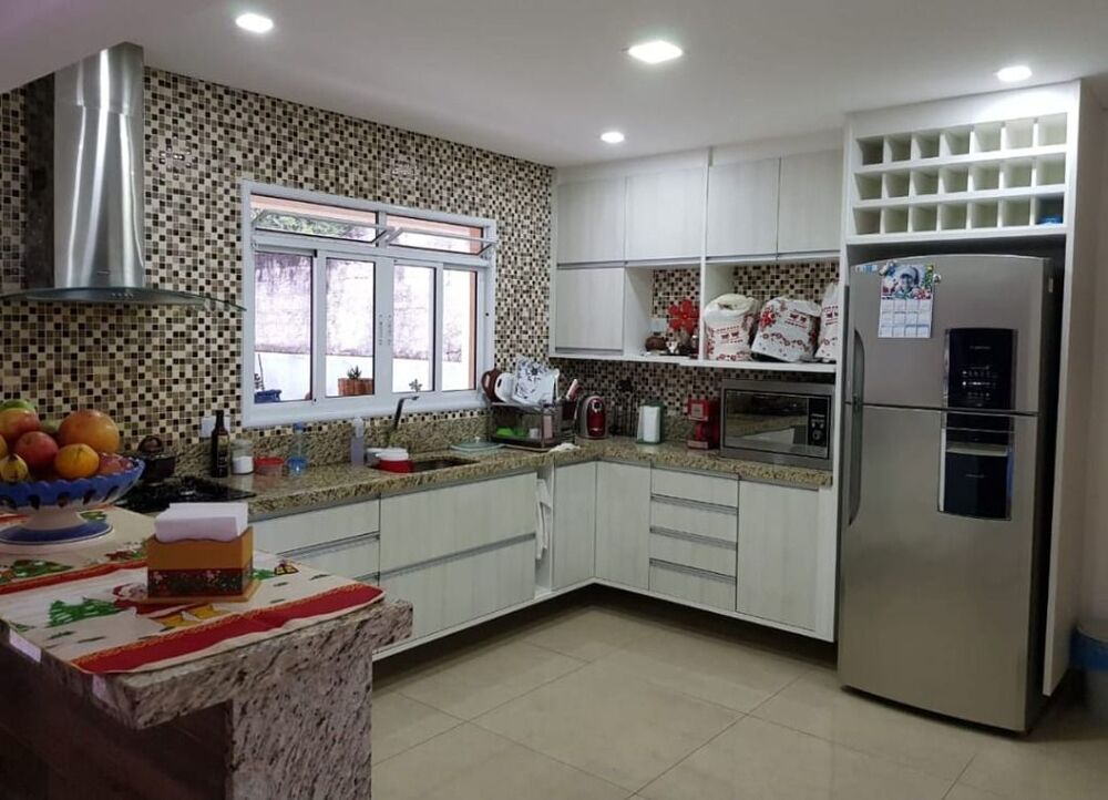 Casa de Condomínio à venda com 3 quartos, 270m² - Foto 2