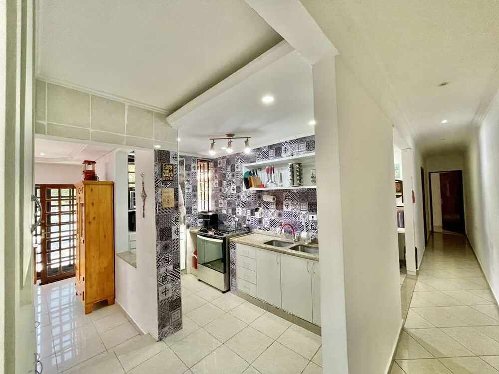 Casa de Condomínio à venda com 3 quartos, 300m² - Foto 4
