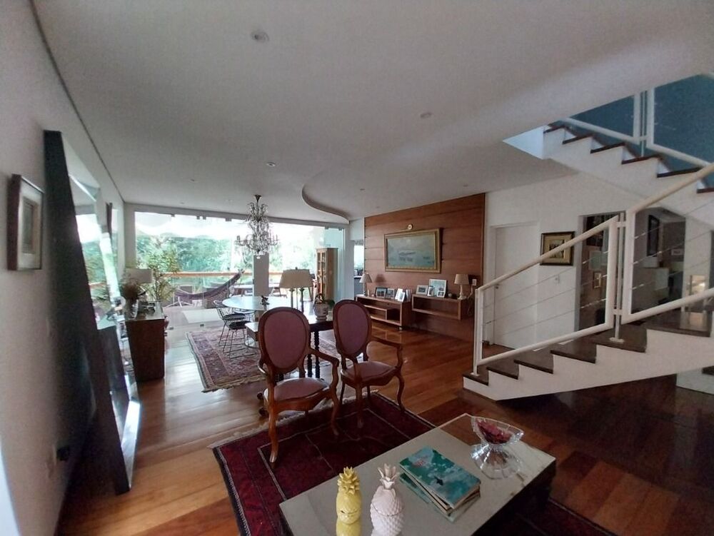 Casa de Condomínio à venda com 4 quartos, 300m² - Foto 1