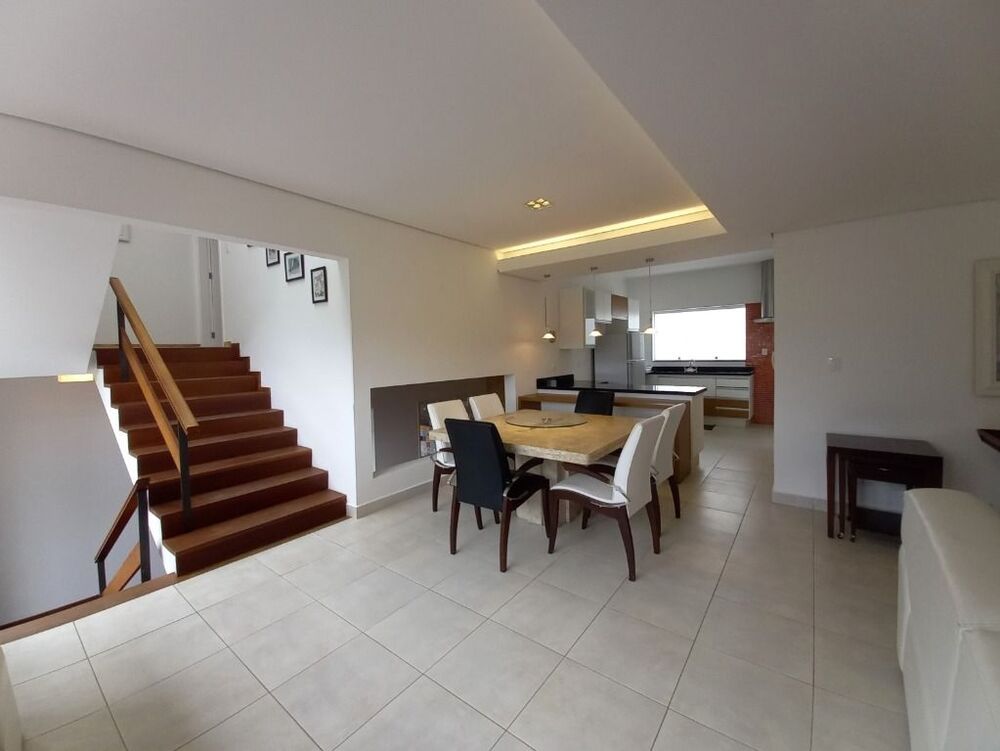 Casa de Condomínio à venda com 4 quartos, 290m² - Foto 2