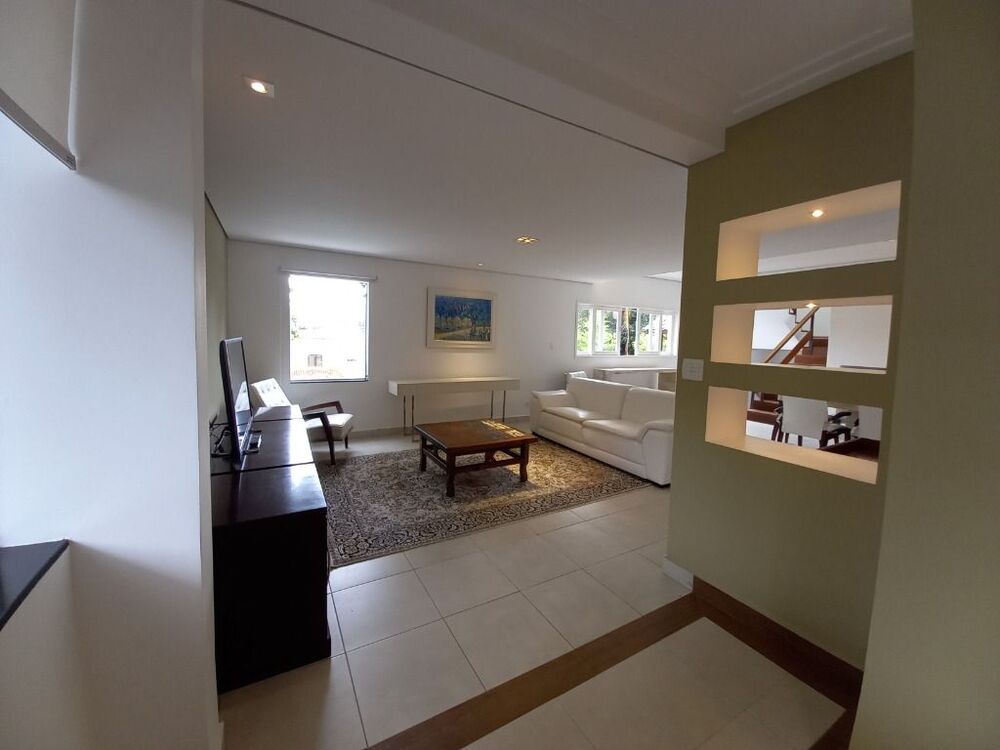 Casa de Condomínio à venda com 4 quartos, 290m² - Foto 1
