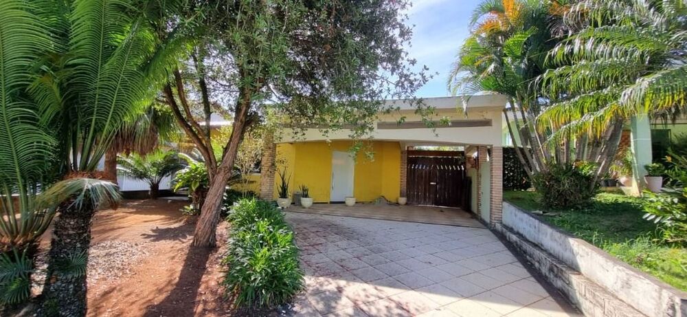 Casa de Condomínio à venda e aluguel com 3 quartos, 350m² - Foto 1
