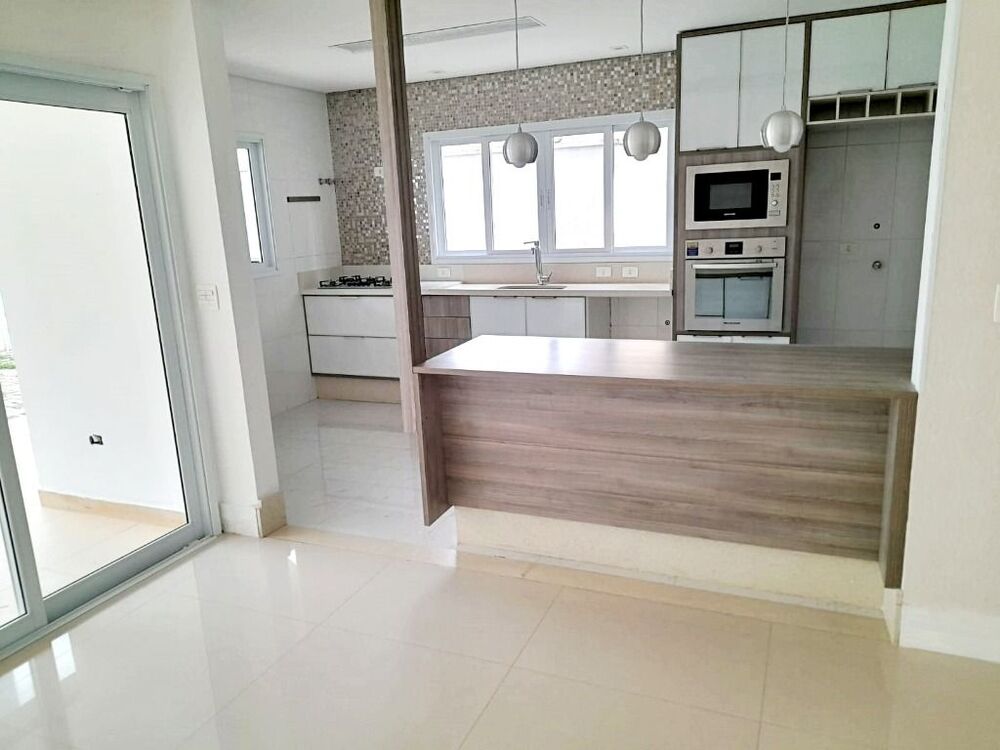 Casa de Condomínio à venda com 4 quartos, 284m² - Foto 2