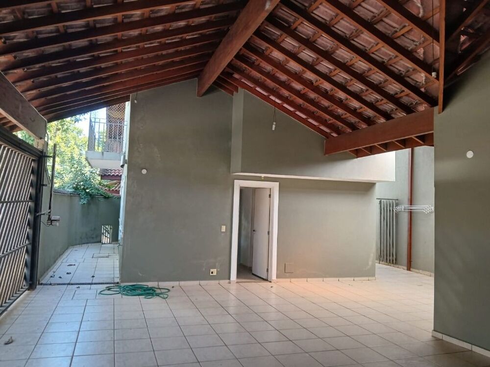 Casa de Condomínio à venda com 4 quartos, 200m² - Foto 2