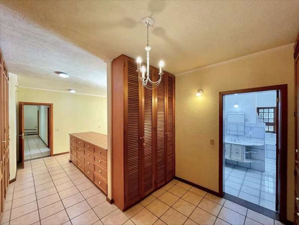 Casa de Condomínio à venda com 4 quartos, 586m² - Foto 4