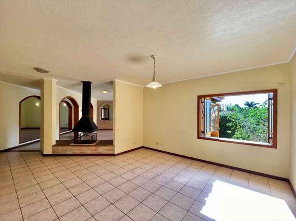 Casa de Condomínio à venda com 4 quartos, 586m² - Foto 3