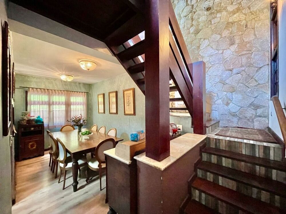 Casa de Condomínio à venda com 4 quartos, 256m² - Foto 2
