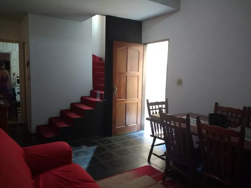 Casa à venda com 4 quartos, 200m² - Foto 3