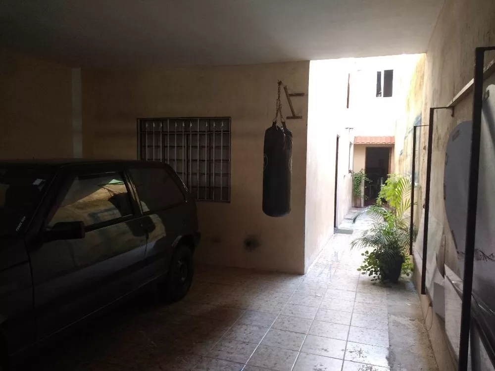 Casa à venda com 4 quartos, 200m² - Foto 2