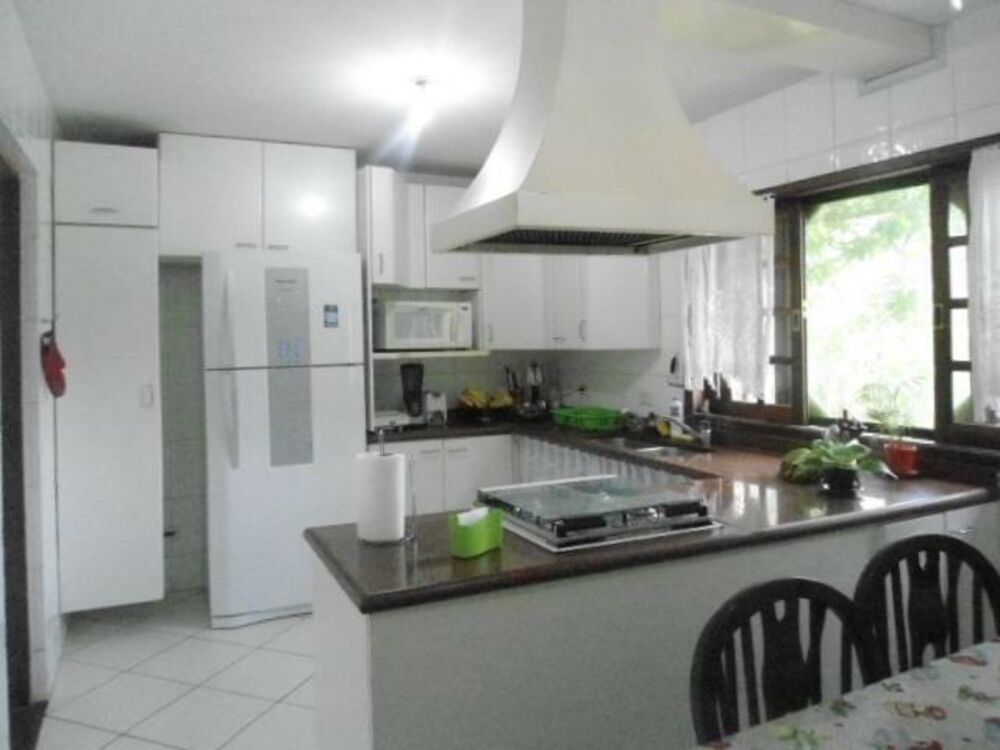 Casa de Condomínio à venda e aluguel com 3 quartos, 300m² - Foto 17
