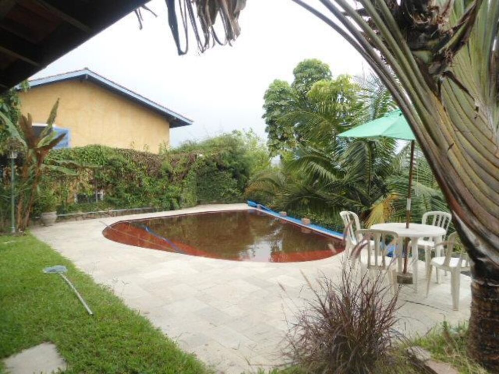 Casa de Condomínio à venda e aluguel com 3 quartos, 300m² - Foto 2