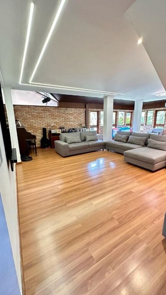 Casa de Condomínio à venda com 5 quartos, 286m² - Foto 1