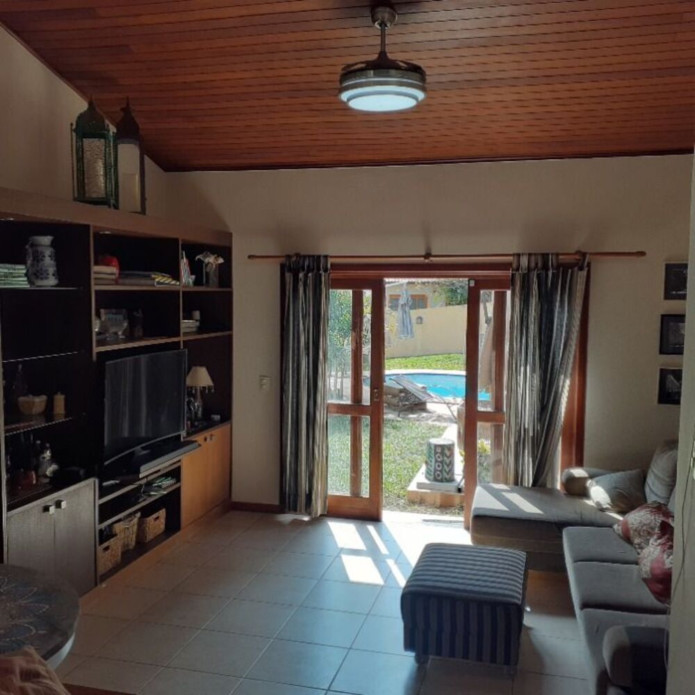 Casa de Condomínio à venda com 3 quartos, 232m² - Foto 2