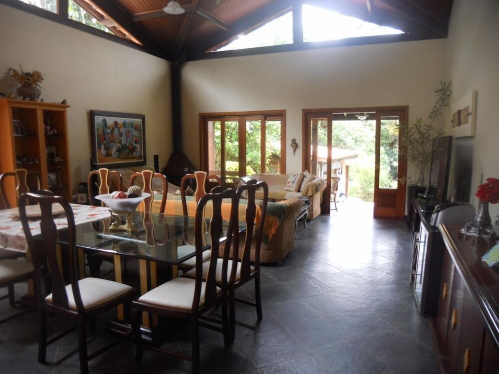 Casa à venda com 4 quartos, 300m² - Foto 2