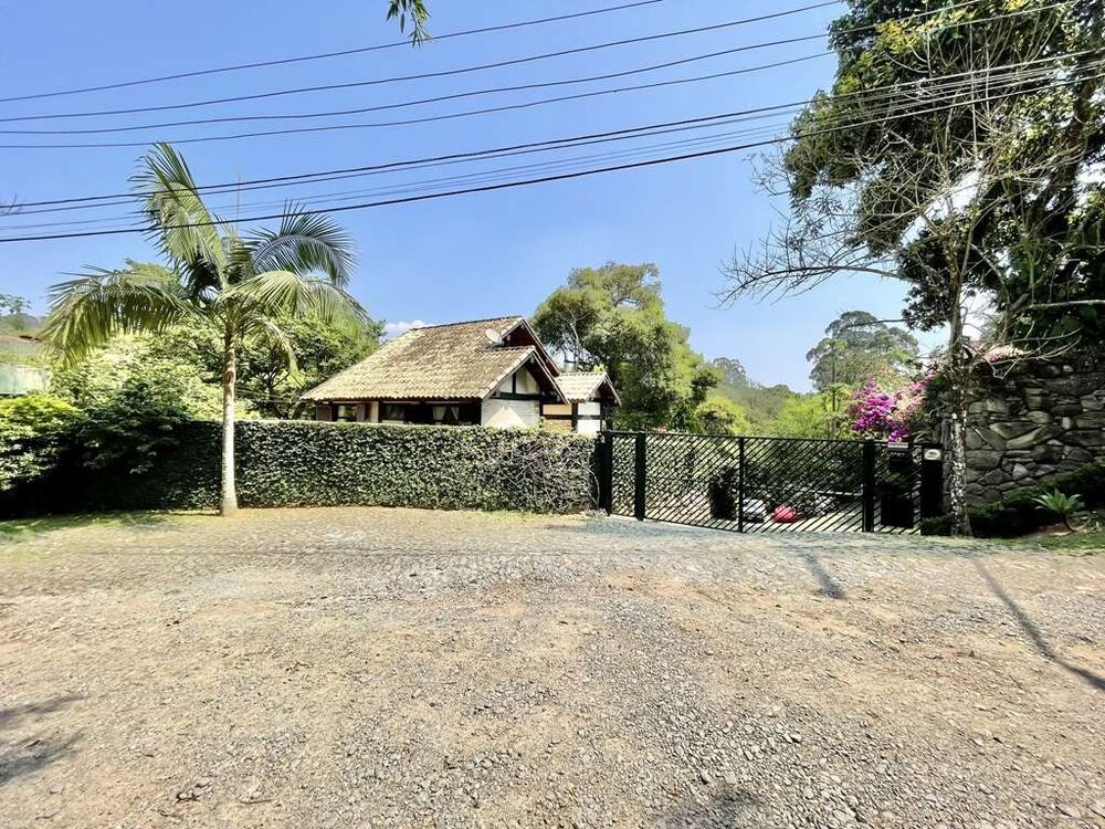 Casa de Condomínio à venda com 3 quartos, 230m² - Foto 1