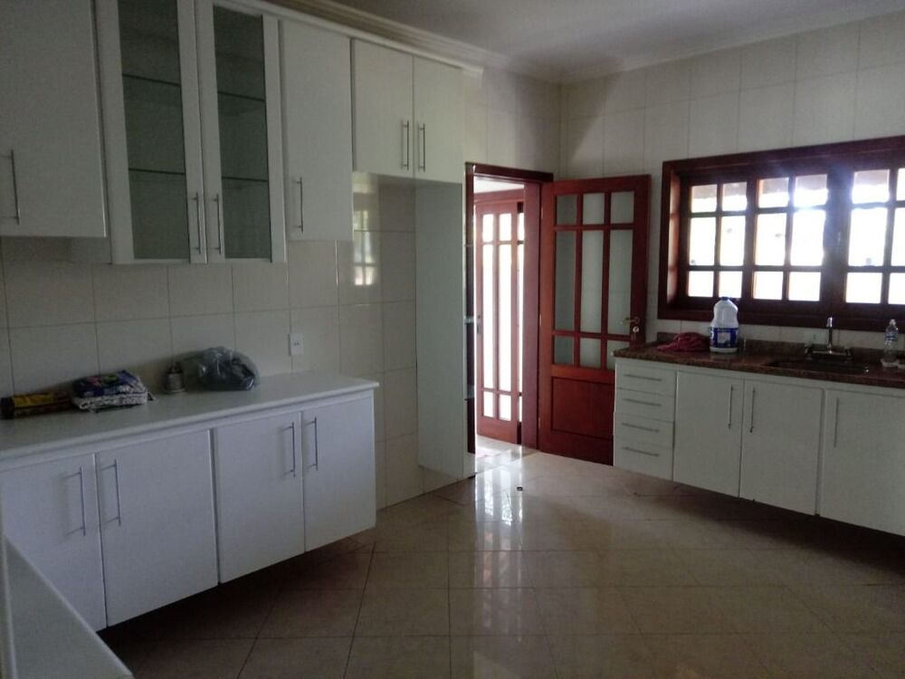 Casa de Condomínio à venda e aluguel com 3 quartos, 279m² - Foto 1