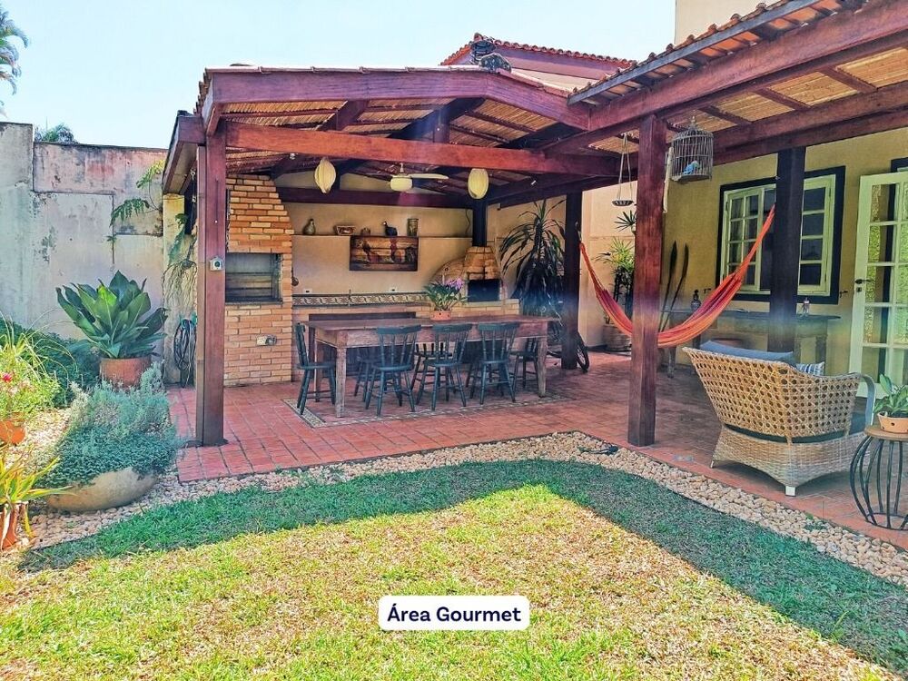 Casa de Condomínio à venda com 4 quartos, 270m² - Foto 1