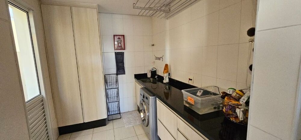 Casa de Condomínio à venda com 4 quartos, 282m² - Foto 2