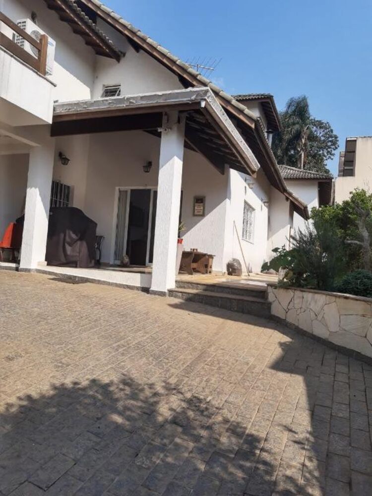 Casa de Condomínio à venda com 3 quartos, 238m² - Foto 1