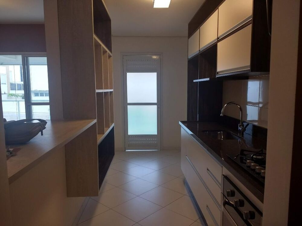 Apartamento à venda com 3 quartos, 98m² - Foto 4