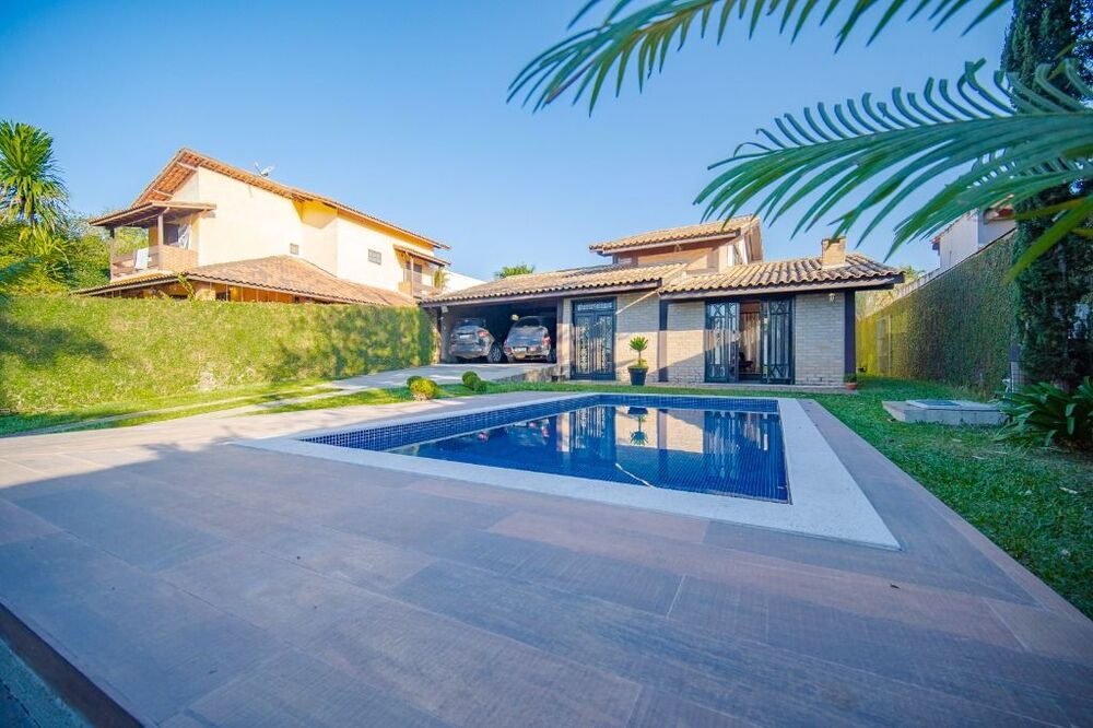 Casa de Condomínio à venda com 3 quartos, 233m² - Foto 1