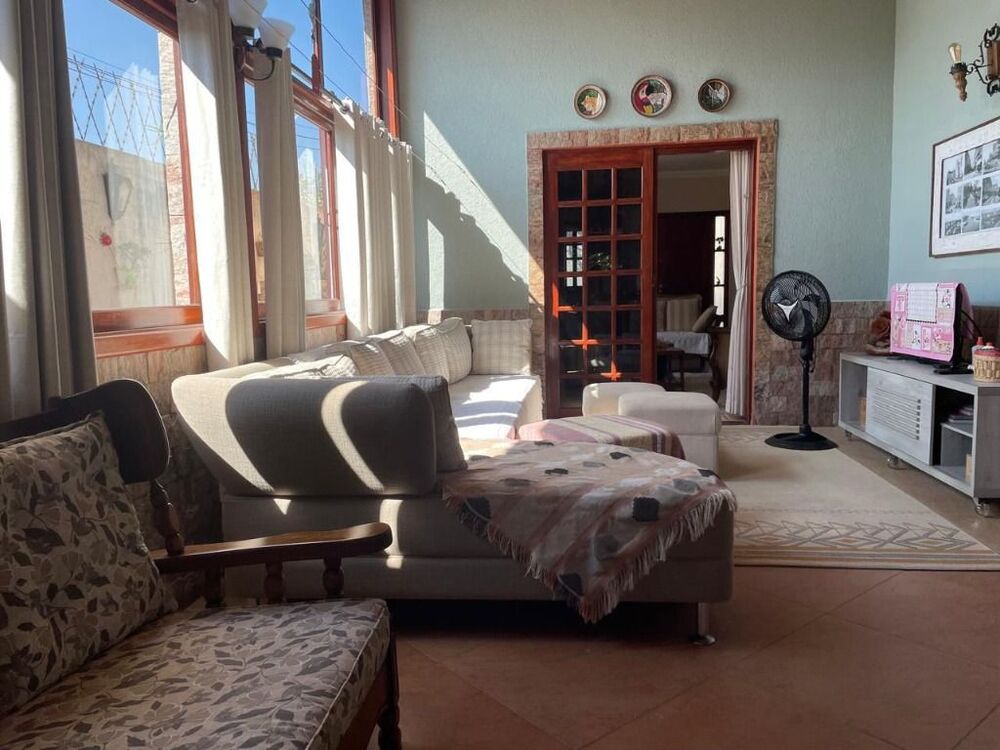 Casa de Condomínio à venda com 3 quartos, 250m² - Foto 2